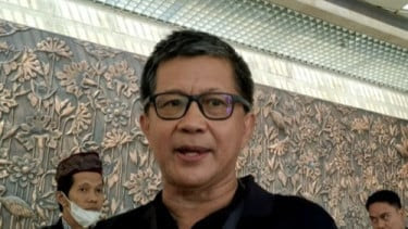 Photo of Kritik MK soal Gugatan Usia Capres-Cawapres, Rocky Gerung: MK Mahkamah Keluarga