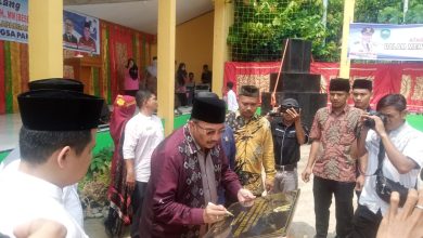 Photo of Benny Utama Resmikan Lapangan Futsal, Kepala Sekolah Menangis Saat Pidato