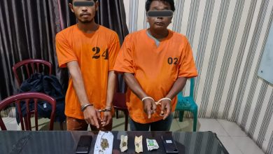Photo of Melintas Naik Mobil Pick Up, Dua Pria Diamankan Polisi, Sabu Seberat 0,51 Gram dan Ganja 3,67 Gram Disita