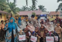 Photo of Sat Samapta Polres Palas Gelar Bakti Sosial 90, Bagikan Tas untuk Siswa SD