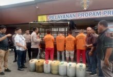 Photo of Penyalahgunaan 710 Liter Bio Solar di SPBU Tarabunga Sipoholon, Polisi Amankan 5 Pelaku