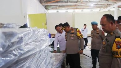 Photo of Jelang Pemilu 2024, Kapolres Humbahas Cek Kesiapan Gudang Logistik KPU