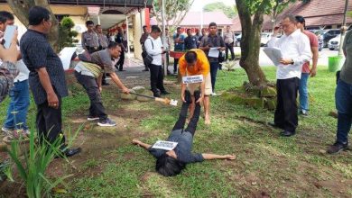 Photo of Kasus Pembunuhan Sadis di Kebun Tebu Tandam Hilir, Polisi Gelar Rekonstruksi