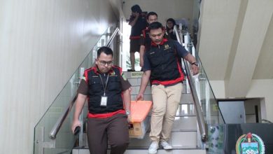 Photo of Kejatisu Geledah Kantor PUPR Sumut, Sejumlah Dokumen Disita