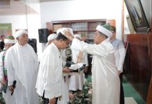 Photo of Anies Baswedan Terharu, Disematkan Imamah Oleh Tuan Guru Batak