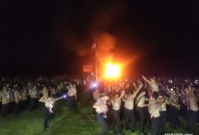 Photo of Walau Diguyur Hujan, Api Unggun Saka Bhayangkara Polres Palas Tetap Membara