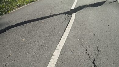 Photo of Jalan Aspal di Gunung Meriah Deli Serdang Terbelah