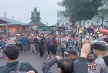 Photo of Geruduk Kantor Bupati dan DPRD Karo, Warga Tiga Desa Desak Hentikan Peroyek Pembangunan Pipa Air