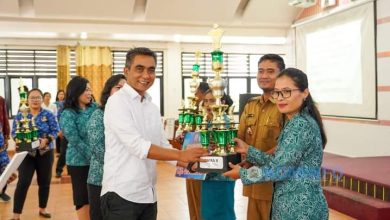 Photo of Pemenang Lomba Desa Percontohan Pelaksana Sepuluh Program Pokok PKK Terima Hadiah