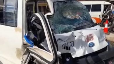 Photo of 1 Orang Tewas dan 7 Terluka, Minibus Tabrak Angkot di Tapteng