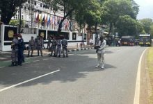 Photo of Jelang Penetapan Capres-Cawapres, Jalan Depan KPU Ditutup