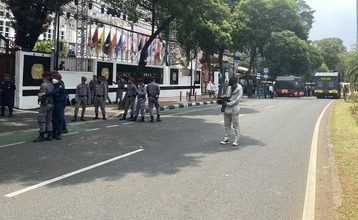 Photo of Jelang Penetapan Capres-Cawapres, Jalan Depan KPU Ditutup