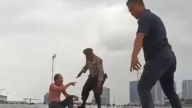 Photo of Kapolres Tangkap Pria Bersenjata dan Nyaris Dibakar