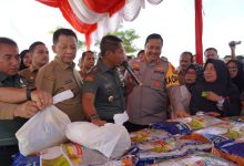 Photo of Pangdam IM, PJ Gubernur Aceh dan Kapolda Aceh membuka kegiatan Bakti Sosial Kesehatan dan Pangan Murah Akhir Tahun 2023