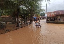 Photo of Sungai Sosa Meluap, Ratusan Rumah Terendam Banjir di Kecamatan Sosa Julu