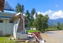 Photo of Gedung Pramuka STAIN Madina Roboh Dihantam Sungai Batang Gadis