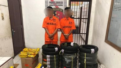 Photo of Curi Puluhan Ban-Oli di Bengkel Warga, 2 Pria Sibolga Ditangkap