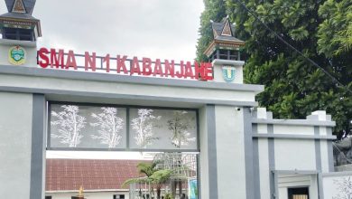 Photo of Abaikan Etika, Oknum Guru SMA Negeri I Kabanjahe Dikeluarkan dari Sekolah