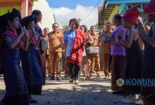 Photo of Bupati Karo Hadiri Penyerahan Raport kepada Kepsek Negeri dan Penandatanganan Perjanjian Kerja