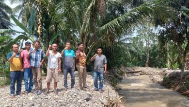 Photo of Masyarakat Desa Pintu Padang Berterimakasih kepada Plt Bupati Palas AZP