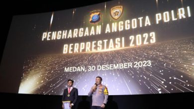 Photo of Kapolda Sumut Beri Penghargaan ke Polisi yang Tangkap Samsul Tarigan