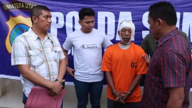 Photo of Nyesal Pukul Istri Pakai Balok, Pria di Sergai Bacok Kepala Sendiri