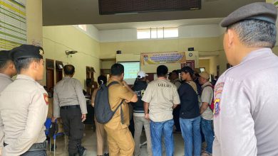Photo of Sidang Pleno, Polres Karo Pertebal Pengamanan di Kantor PPK Kecamatan Jajaran