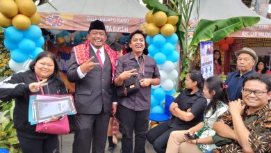 Photo of Hari Jadi Kabupaten Karo Ke-78, Bupati Karo Potong Nasi Tumpeng, Dinas Infokom Suguhkan “Pagit-Pagit Lembu” Kepada Pengunjung
