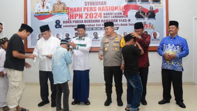Photo of PWI Deli Serdang Beri Apresiasi Kepada Bupati HM Ali Yusuf Siregar