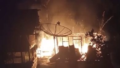 Photo of Rumah Rizki Daulay di Desa Paranbatu Dilalap Sijago Merah Saat Ditinggal Takziah