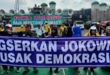 Photo of Unjuk Rasa di DPR, Massa Desak Makzulkan Jokowi hingga Turunkan Harga Beras