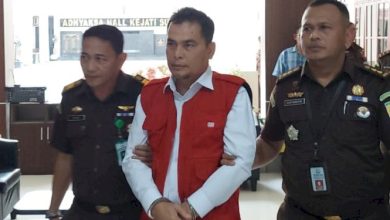 Photo of Kejatisu Tahan Kadis Kesehatan Sumut, Alwi Mujahit