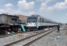 Photo of Driver Ojol Tewas Tertabrak Kereta Api di Percut Seituan, Motor Sempat Tersangkut di Rel