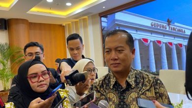 Photo of Kemlu Bantah Indonesia Normalisasi Hubungan dengan Israel demi OECD