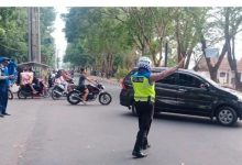 Photo of Lancarkan Arus Lalu Lintas, Polres Langkat Laksanakan Strong Point
