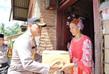 Photo of Kapolres PSP Kembali Salurkan Bansos kepada Masyarakat Kurang Mampu di Kelurahan Silandit