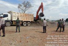 Photo of Polresta DS bersama TNI Amankan Jalur Lintas Truk Pengangkutan Material Bendungan Lau Simeme