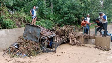 Photo of Hendak Pindahkan Mobil, Firman Ginting Bersama Mobil Hartopnya Hanyut Disapu Banjir