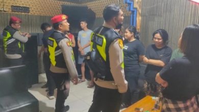 Photo of Nekat Dugem di Bulan Ramadhan, Puluhan Orang Terjaring Razia Digelandang ke Polres Labuhanbatu