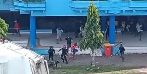 Photo of Kronologi Bentrok Brimob dengan TNI AL Berawal dari Anggota POMAL Dikeroyok