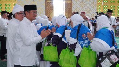 Photo of Pelepasan 104 Jemaah Calon Haji, Pj Bupati Titip Doa Buat Deli Serdang