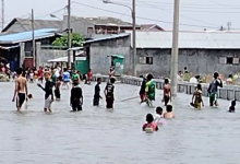 Photo of Puluhan Remaja Tawuran di Saat Banjir Rob
