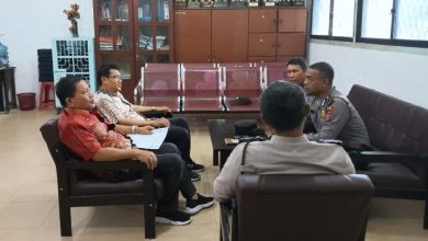 Photo of Sambangi Sekolah-sekolah, Sat Binmas Polres Tebingtinggi Sebar Nomor Darurat 110