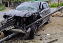 Photo of Mobil Tabrak Tiang Penunjuk Arah-Pelajar di Toba gegara Ngantuk, 2 Luka-luka