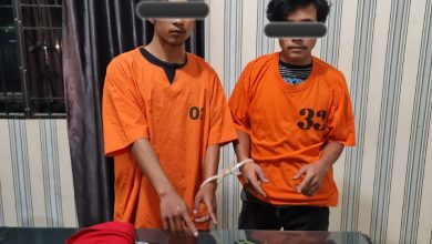 Photo of Simpan Ganja Disaku Jaket, Dua Pemilik Ditangkap Polisi Ditikungan Tebu Manis