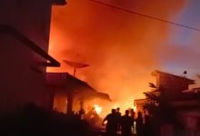 Photo of Api Mengamuk, Empat Rumah dan Kios Pupuk Beserta BPK Hangus, Warga Histeris