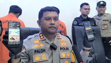Photo of Dua Pelaku Judi Slot Online Diamankan Polres Mandailing Natal