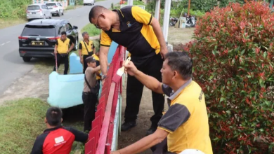 Photo of Dalam Rangka HUT Bhayangkara ke-78, Polres Simalungun Bersih-bersih Tempat Ibadah