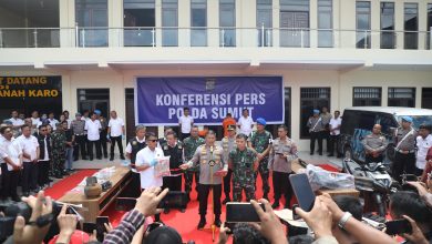 Photo of CCTV Rekam Kedua Eksekutor Pulang dan Pergi Usai Bakar Rumah Sempurna Pasaribu