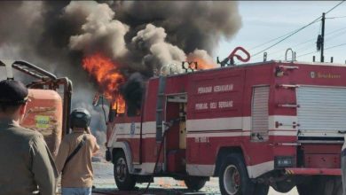 Photo of Mobil Damkar Pemkab Deli Serdang dibakar Massa saat Ricuh Penertiban di Sampali